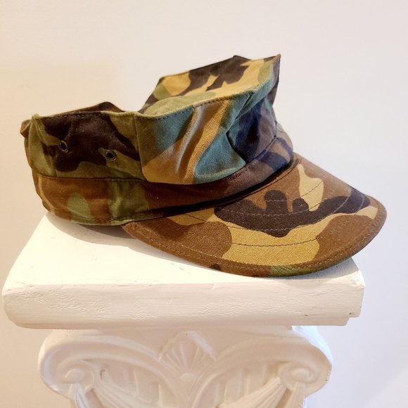 U.S. Military Surplus Battle Dress Uniform 8 Point Cap, New, Size Medium - Picture 1 of 4